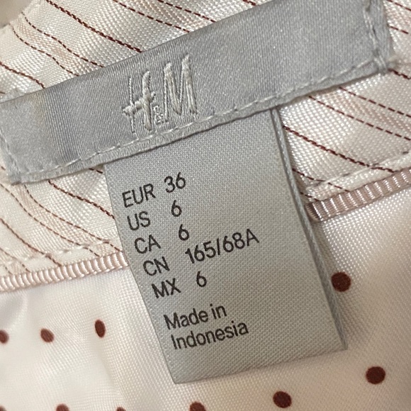 H&M skirt Black size 6 side pockets. - Picture 2 of 5